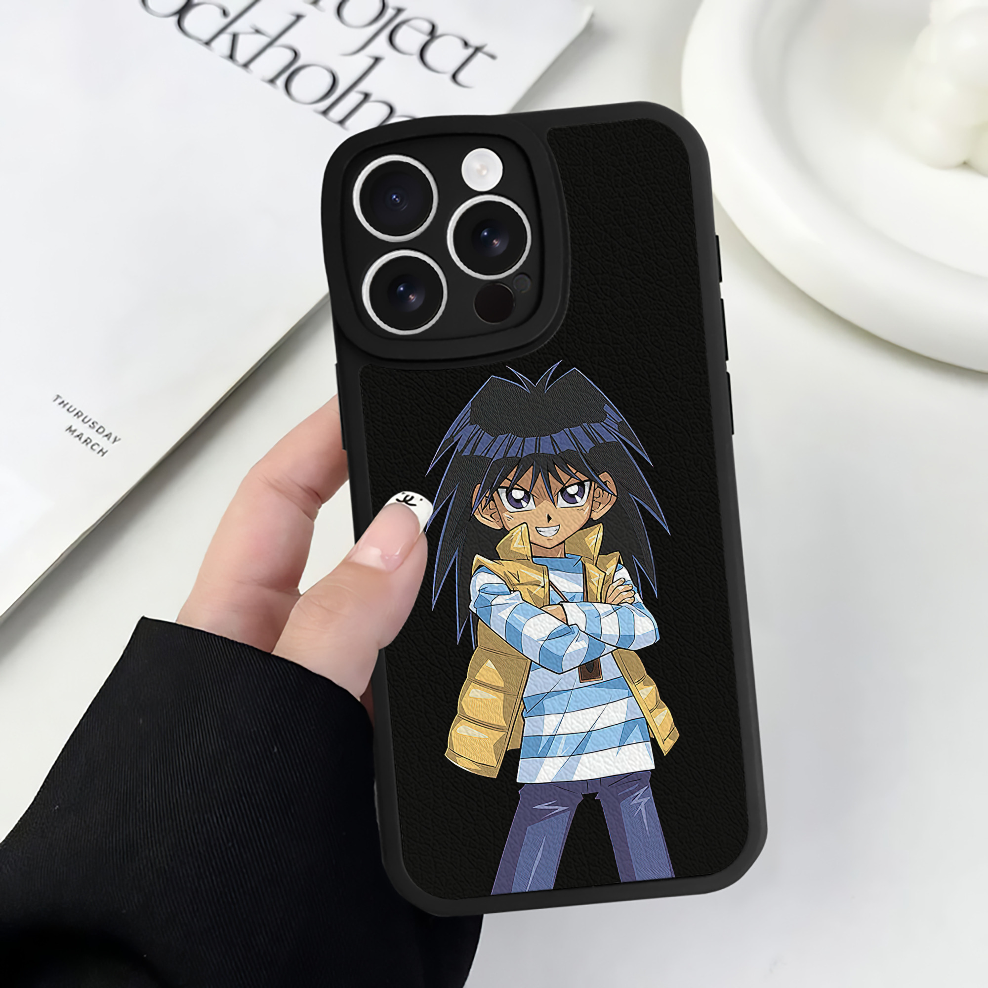 （画像用） 遊☆戯☆王 Yu-Gi-Oh! 【iPhone 16シリーズ対応】シリコンスマホケース（レザー調） 材質：シリコン